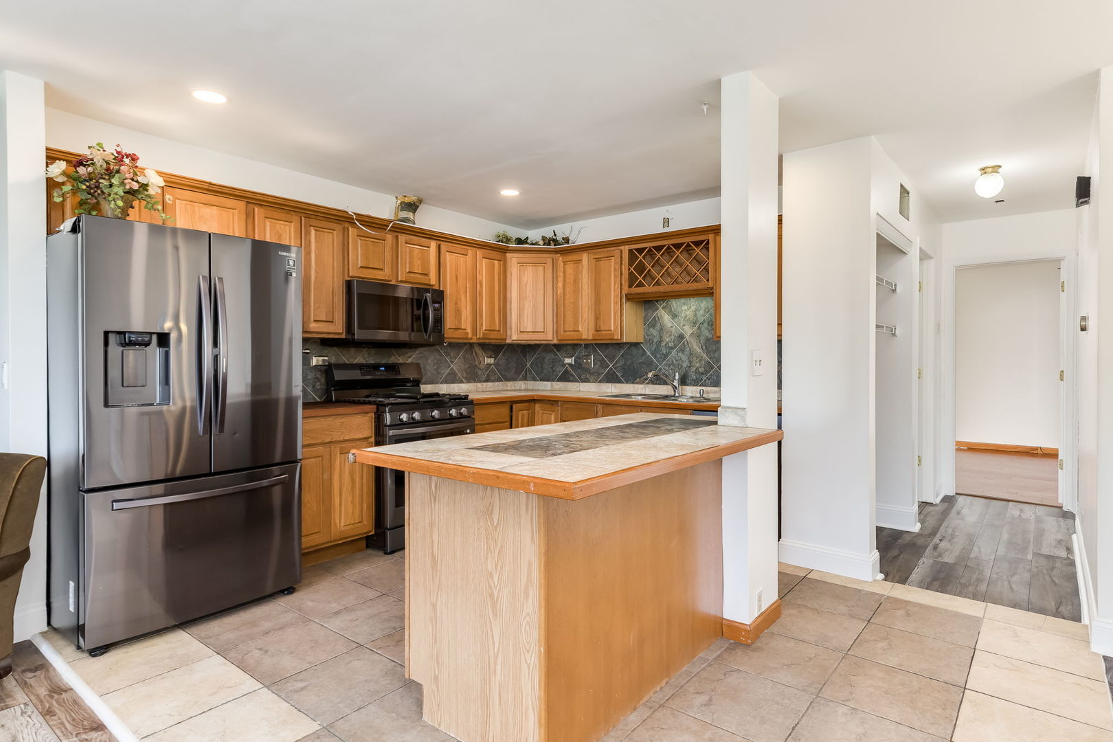 214 Far Hills Drive, Bolingbrook, IL 60440