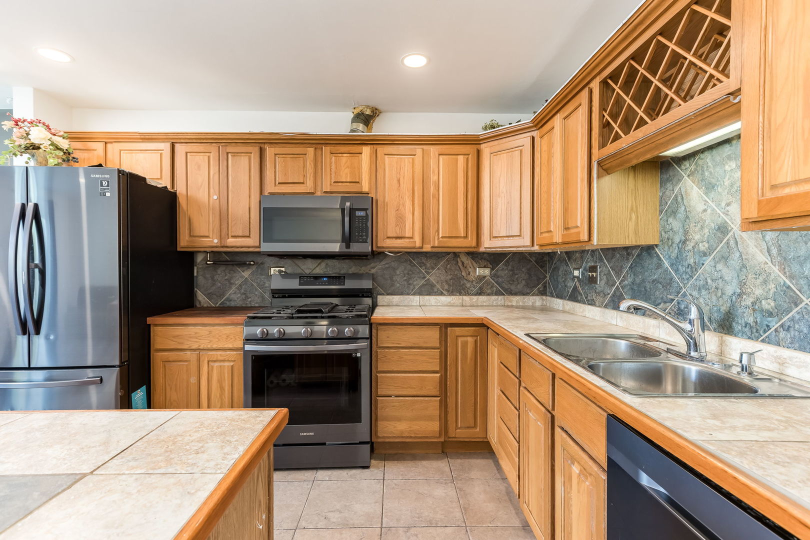 214 Far Hills Drive, Bolingbrook, IL 60440