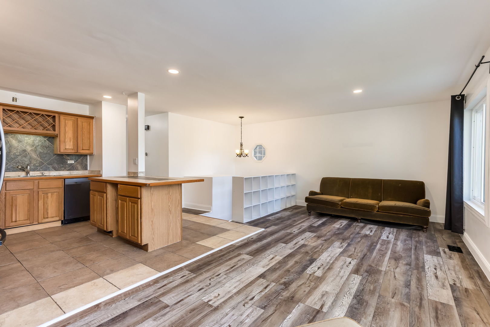 214 Far Hills Drive, Bolingbrook, IL 60440