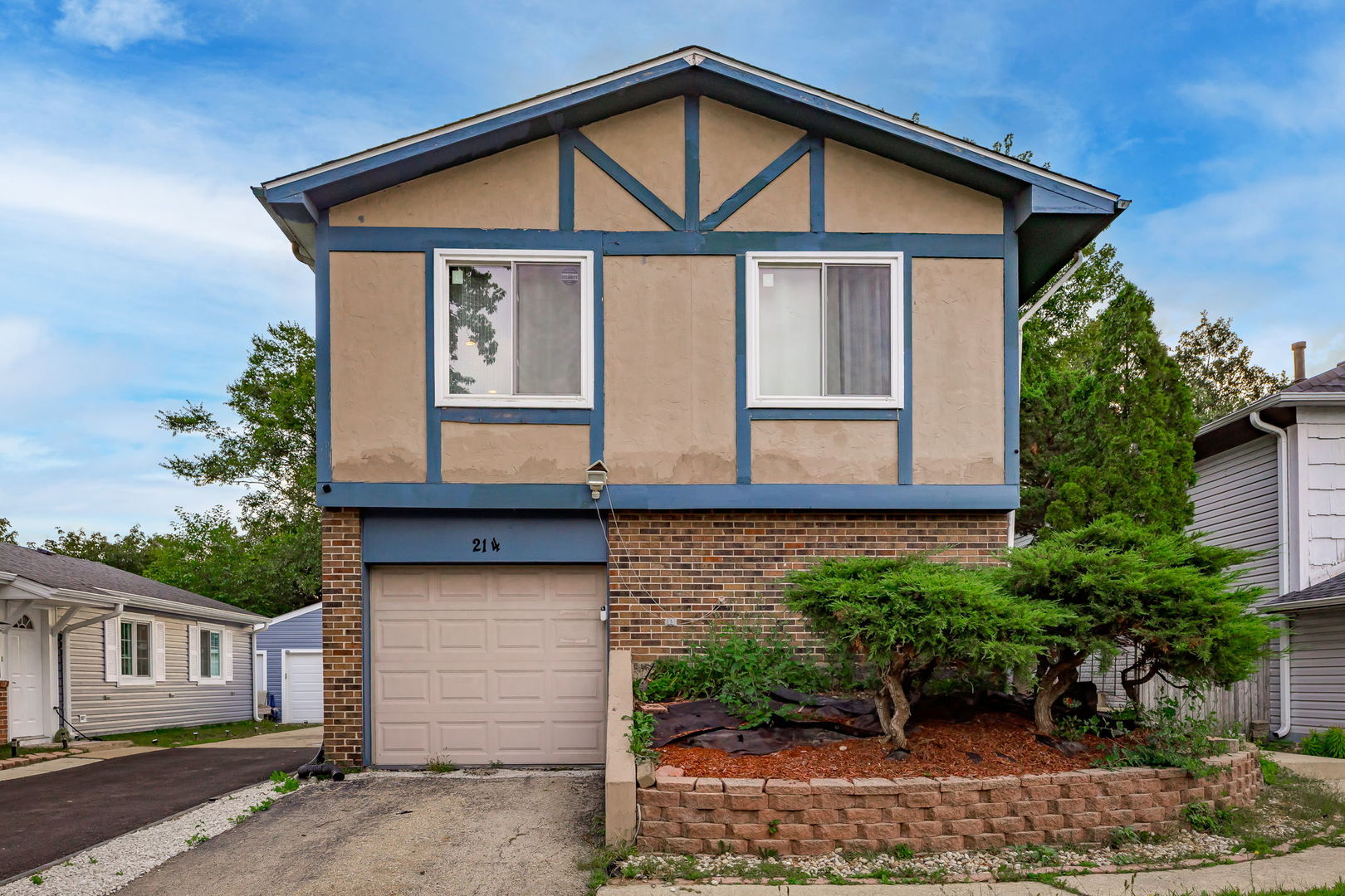 214 Far Hills Drive, Bolingbrook, IL 60440