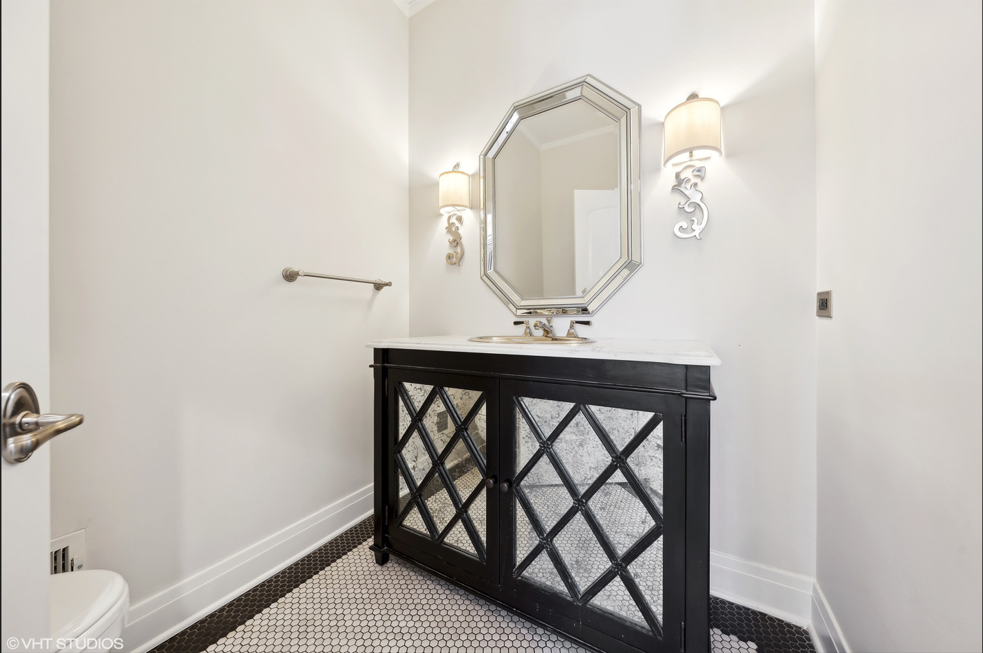 34W033 White Thorne Road, Wayne, IL 60184