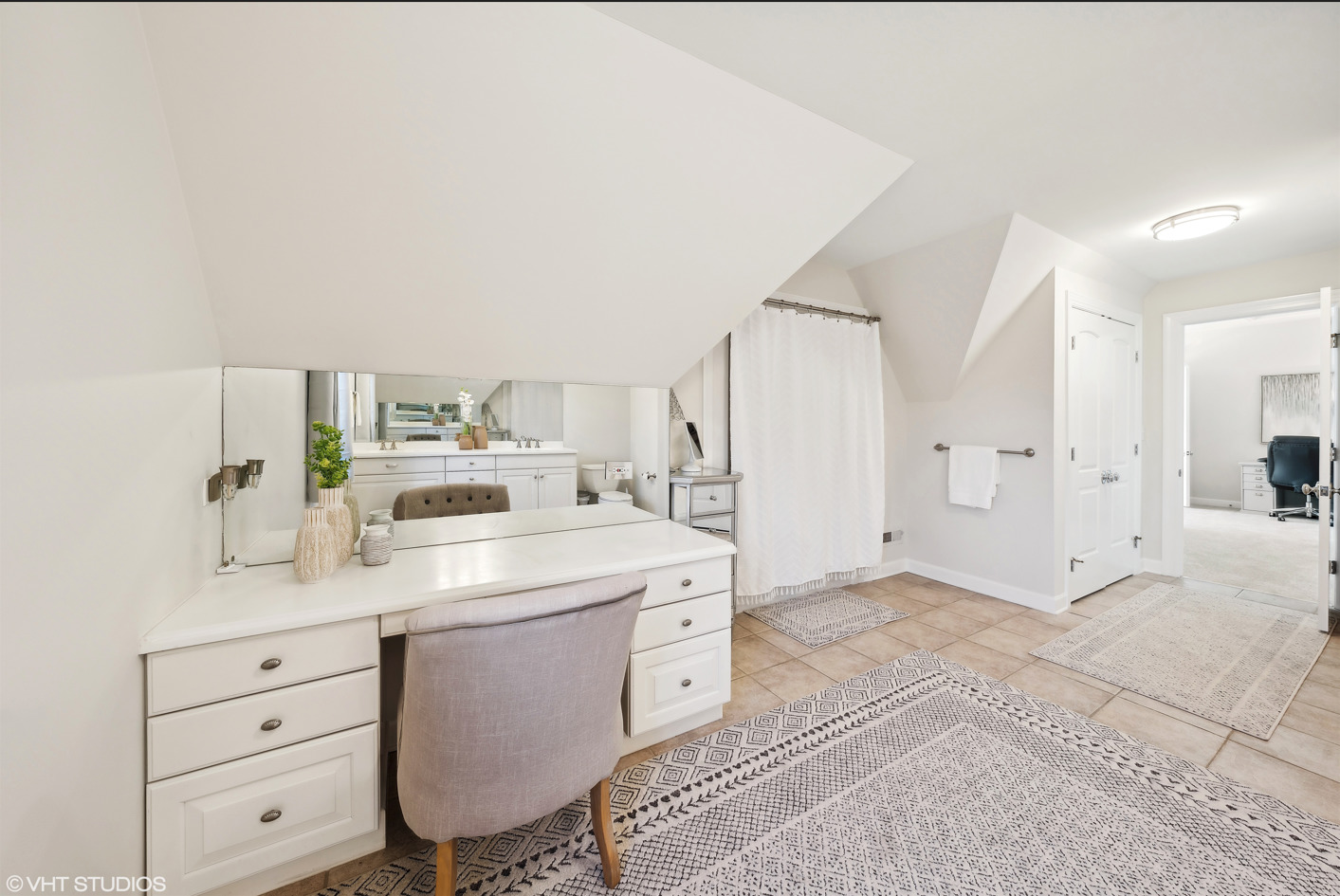 34W033 White Thorne Road, Wayne, IL 60184