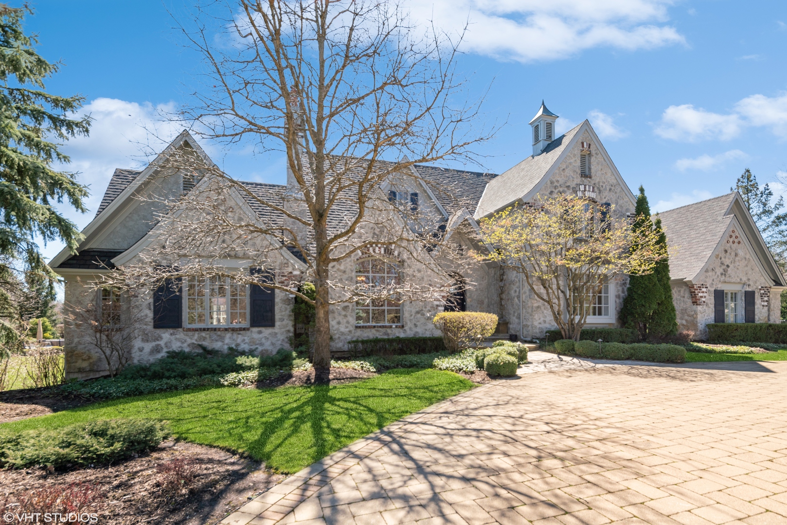 34W033 White Thorne Road, Wayne, IL 60184