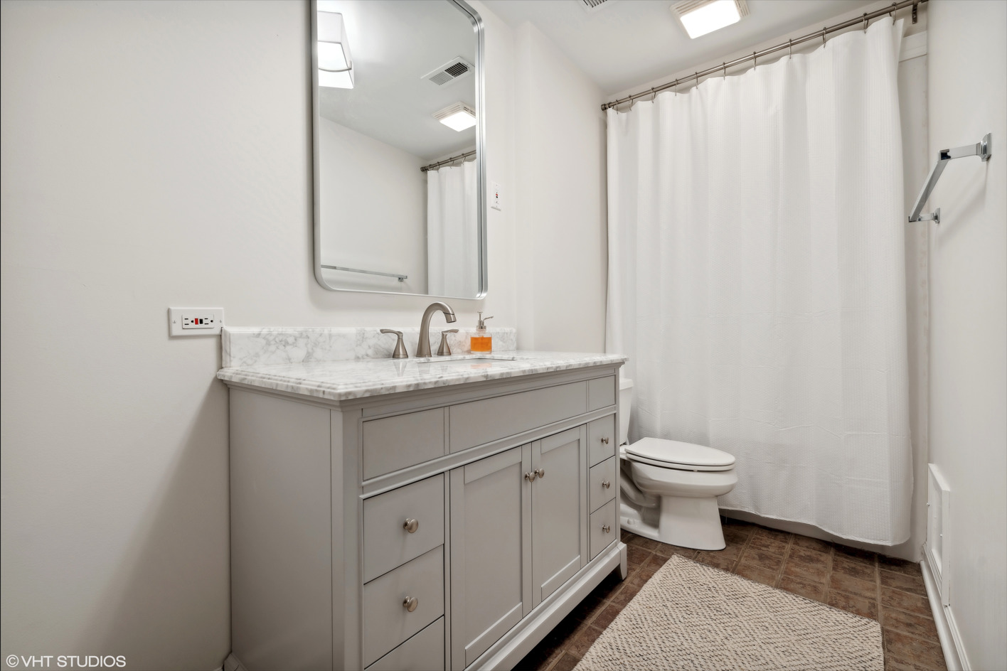 34W033 White Thorne Road, Wayne, IL 60184