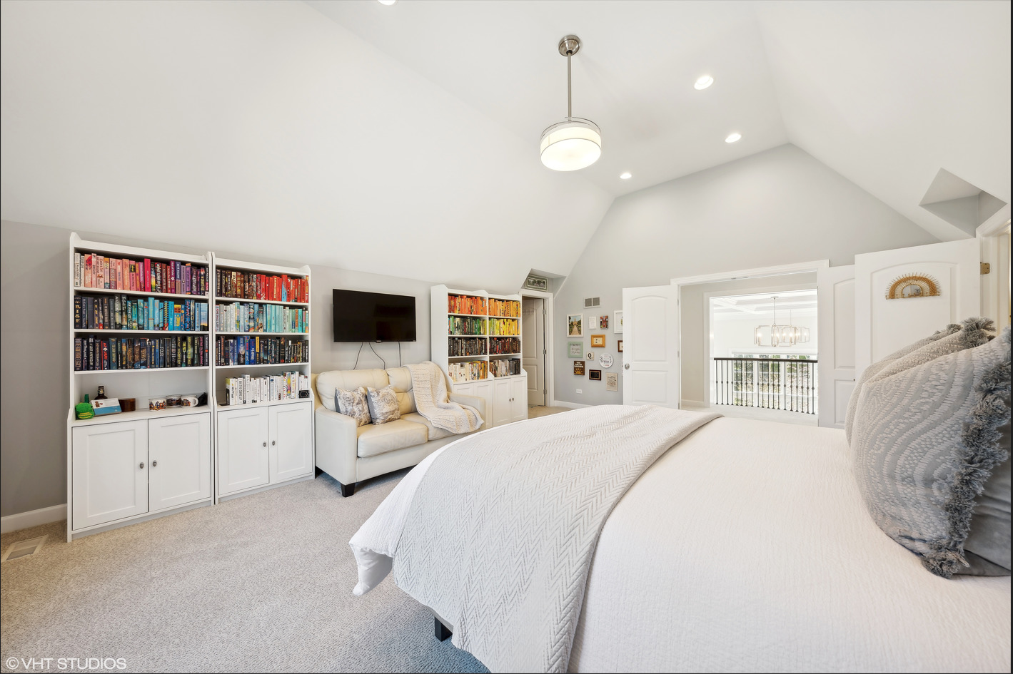 34W033 White Thorne Road, Wayne, IL 60184