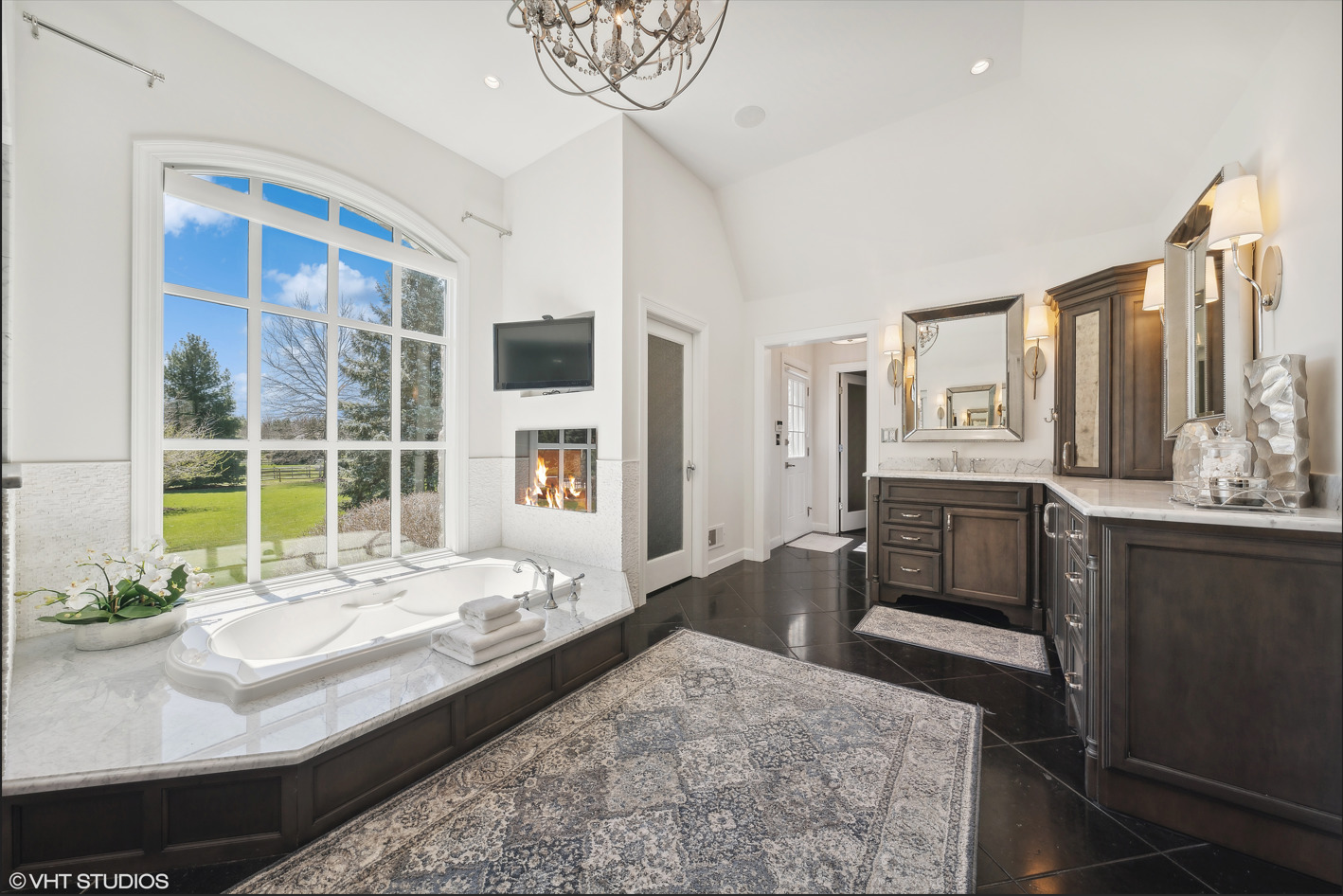 34W033 White Thorne Road, Wayne, IL 60184