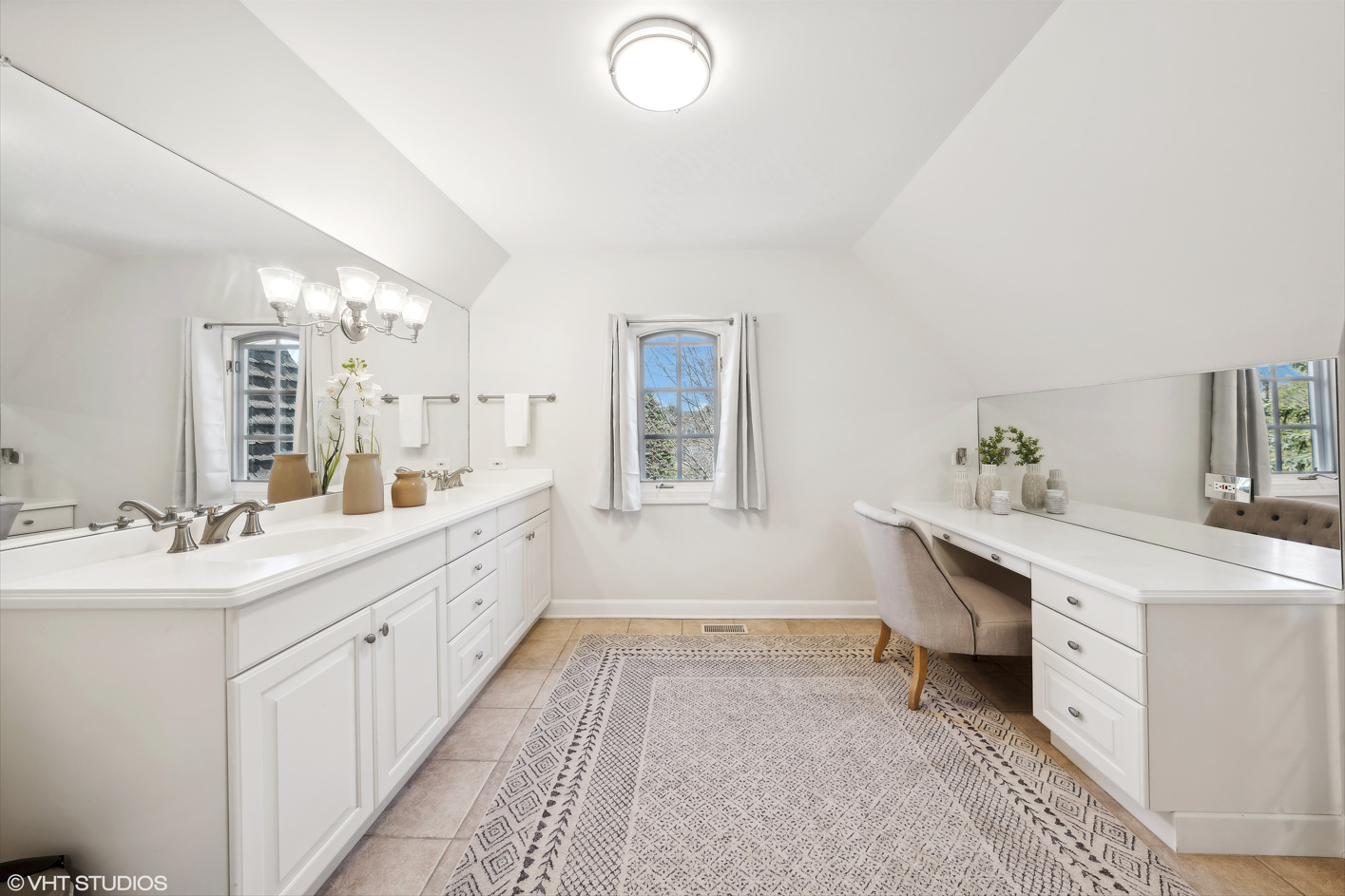 34W033 White Thorne Road, Wayne, IL 60184