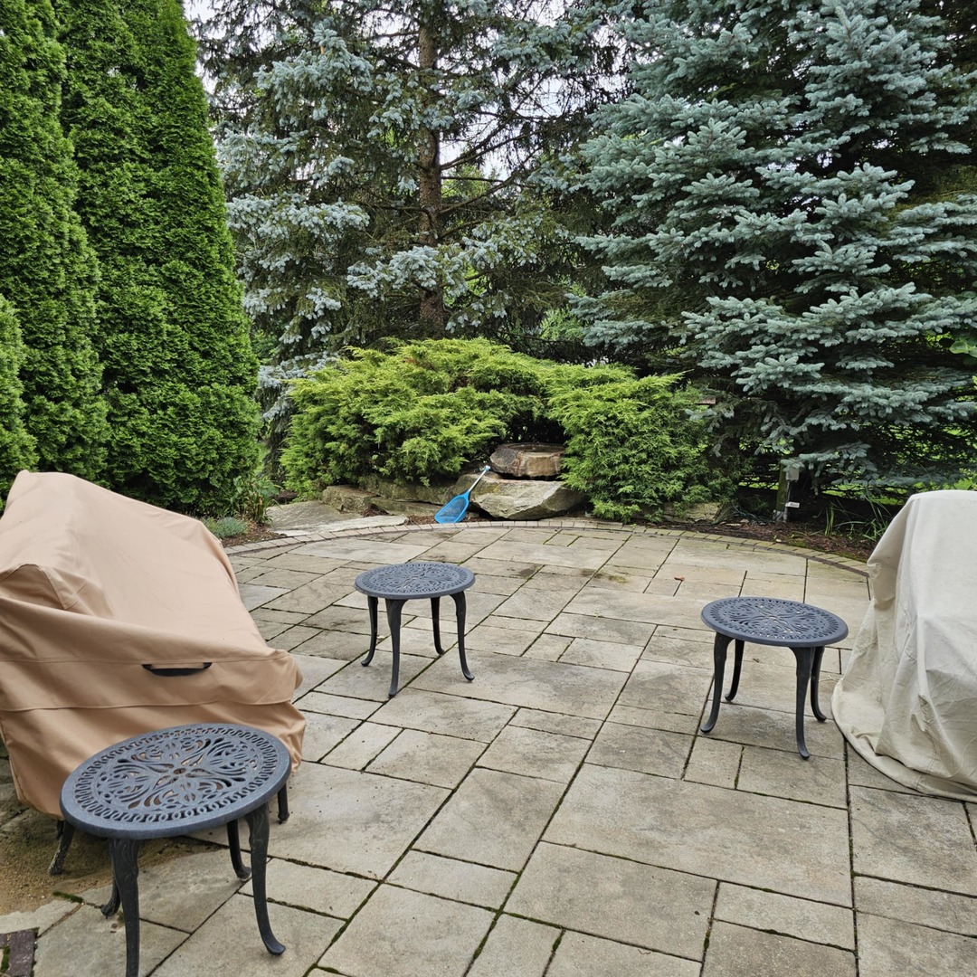 34W033 White Thorne Road, Wayne, IL 60184