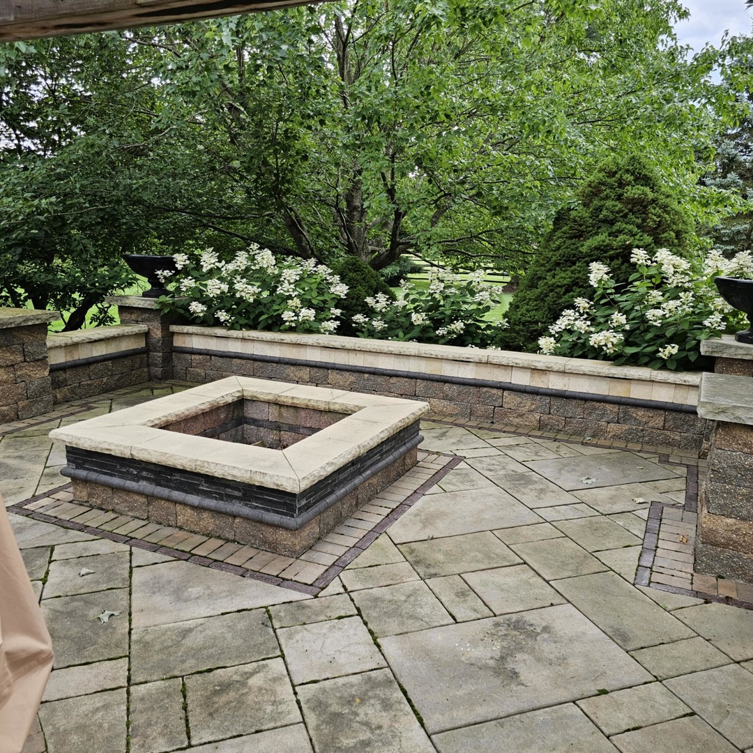 34W033 White Thorne Road, Wayne, IL 60184