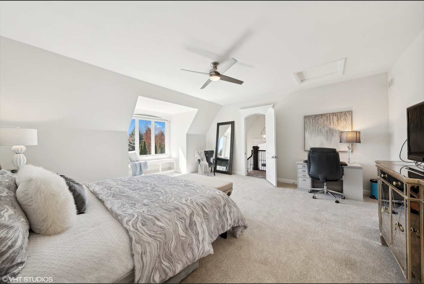 34W033 White Thorne Road, Wayne, IL 60184