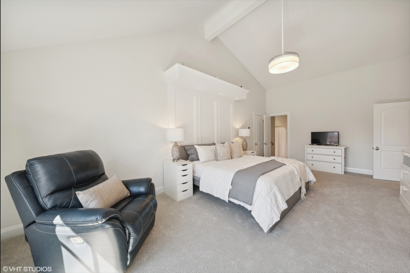 34W033 White Thorne Road, Wayne, IL 60184