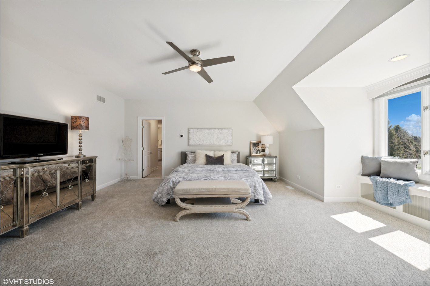 34W033 White Thorne Road, Wayne, IL 60184