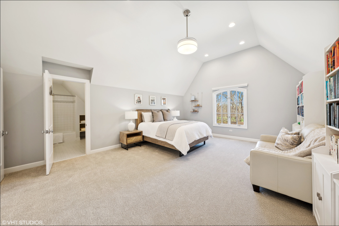 34W033 White Thorne Road, Wayne, IL 60184