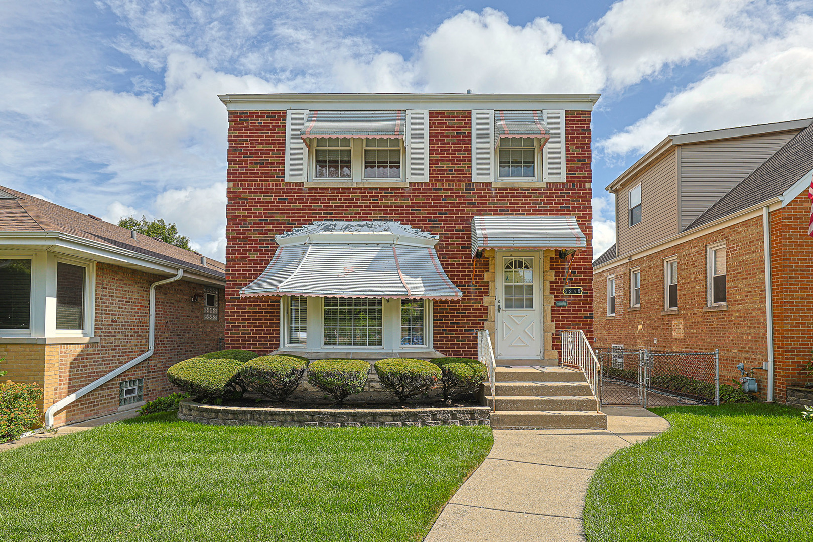 5245 N Rutherford Avenue, Chicago, IL 60656