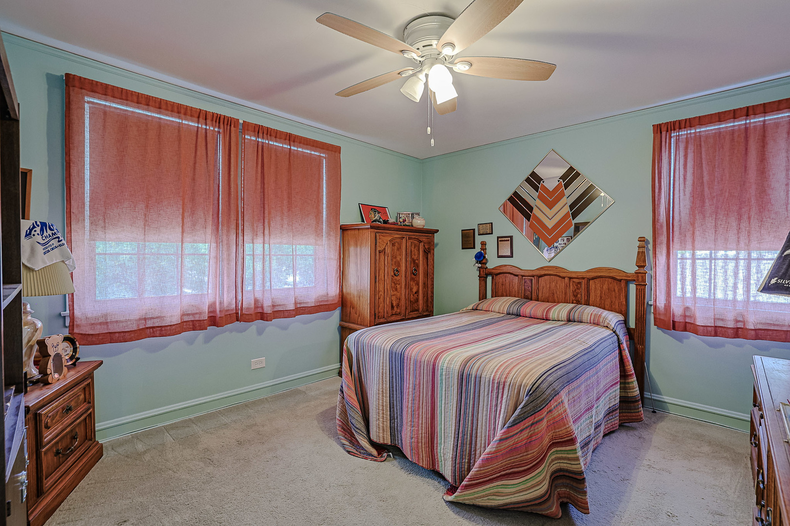 5245 N Rutherford Avenue, Chicago, IL 60656