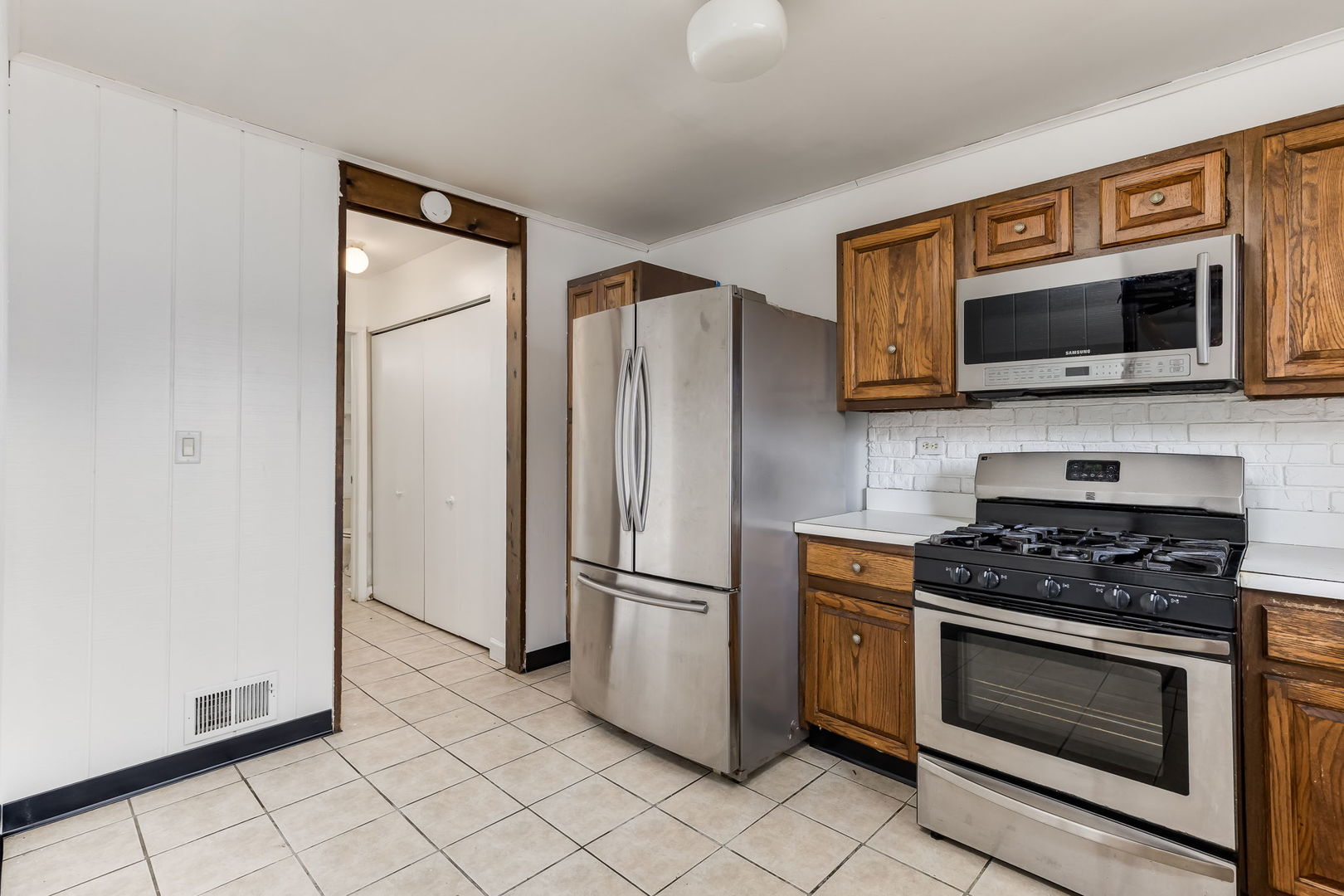 14 FERNWOOD Drive #B, Bolingbrook, IL 60440