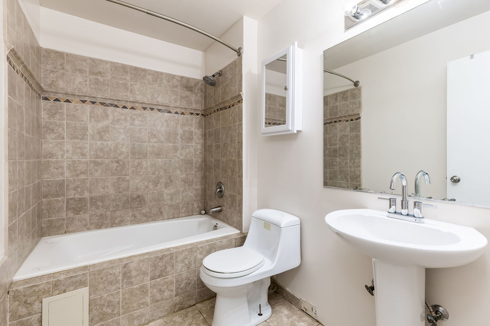 14 FERNWOOD Drive #B, Bolingbrook, IL 60440