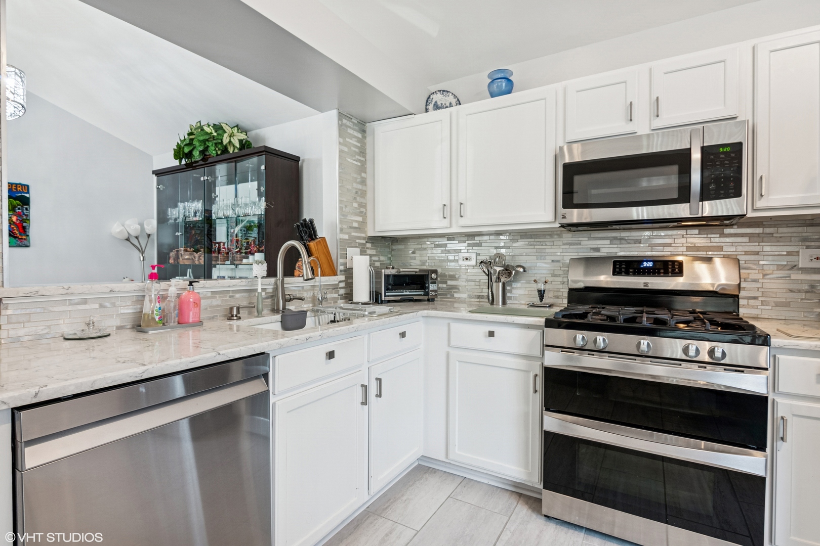 201 HIdden Creek Lane #201, North Aurora, IL 60542