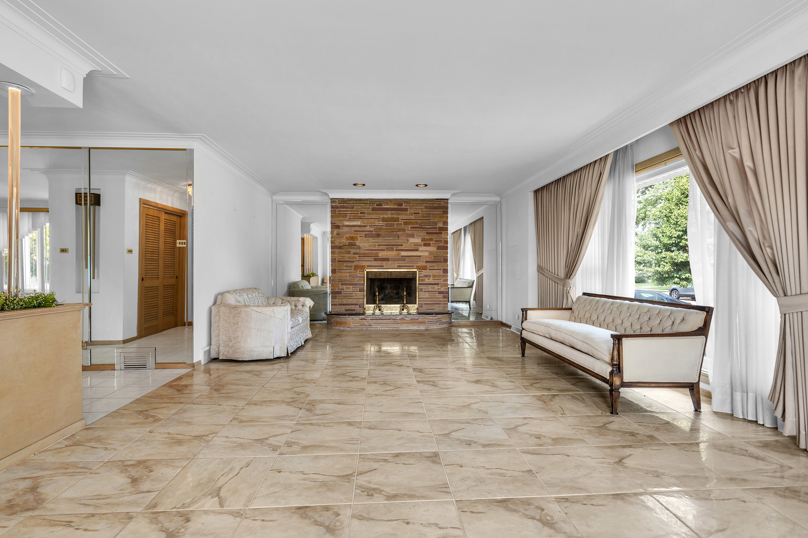 9358 S Claremont Avenue, Chicago, IL 60643