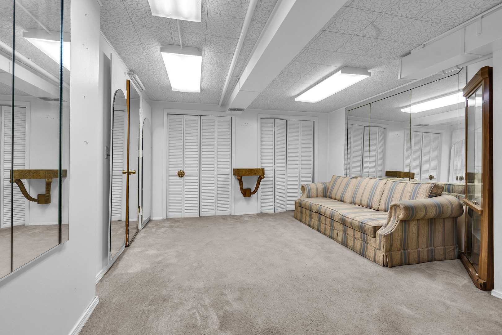 9358 S Claremont Avenue, Chicago, IL 60643