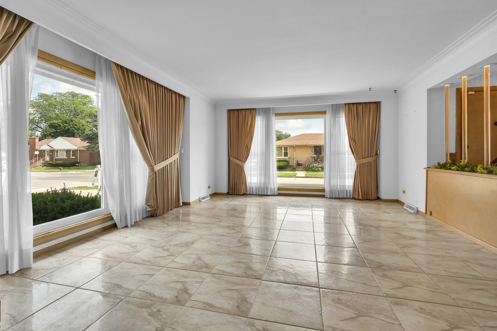 9358 S Claremont Avenue, Chicago, IL 60643