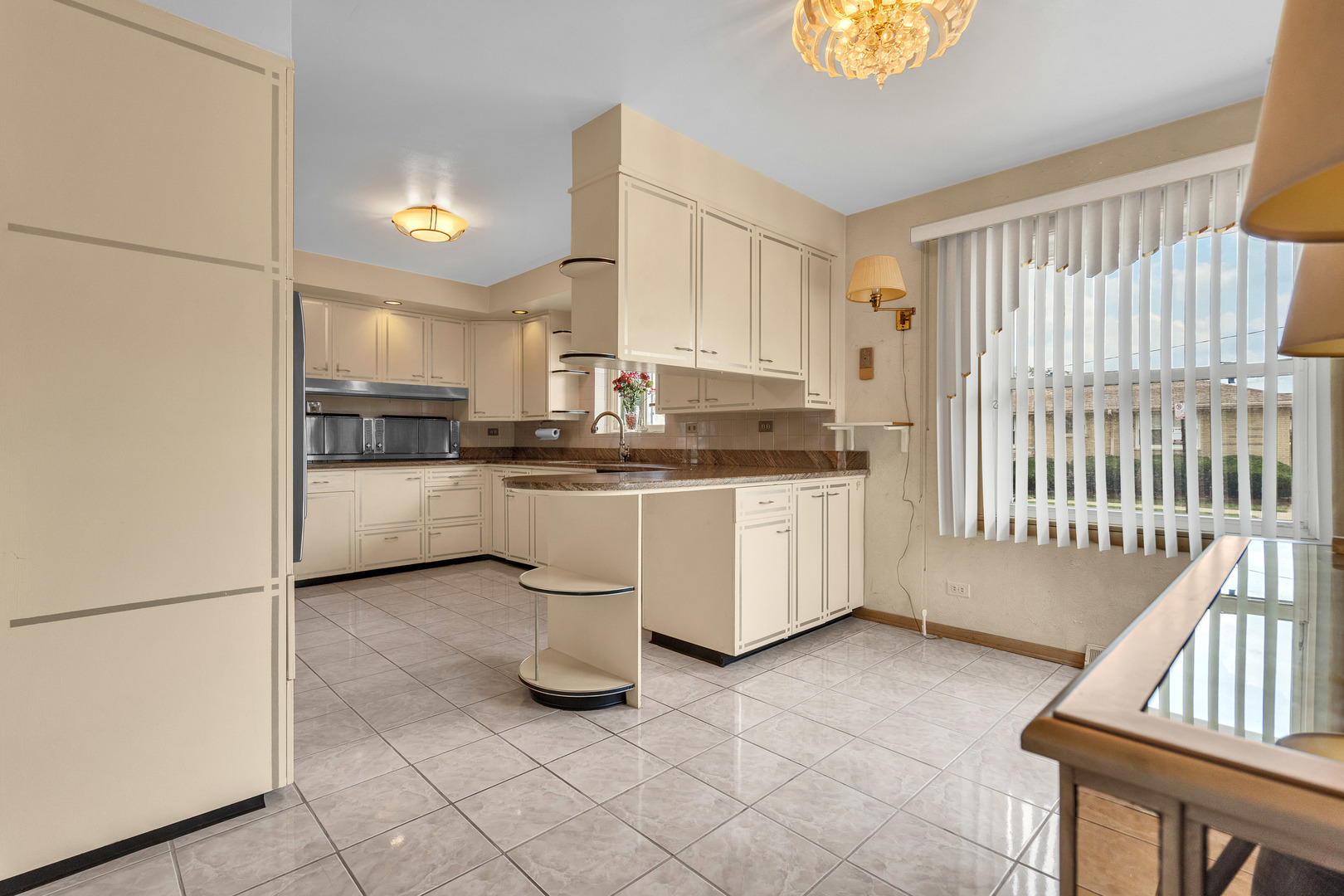 9358 S Claremont Avenue, Chicago, IL 60643