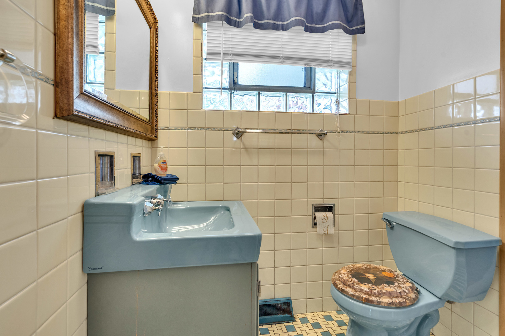 9358 S Claremont Avenue, Chicago, IL 60643