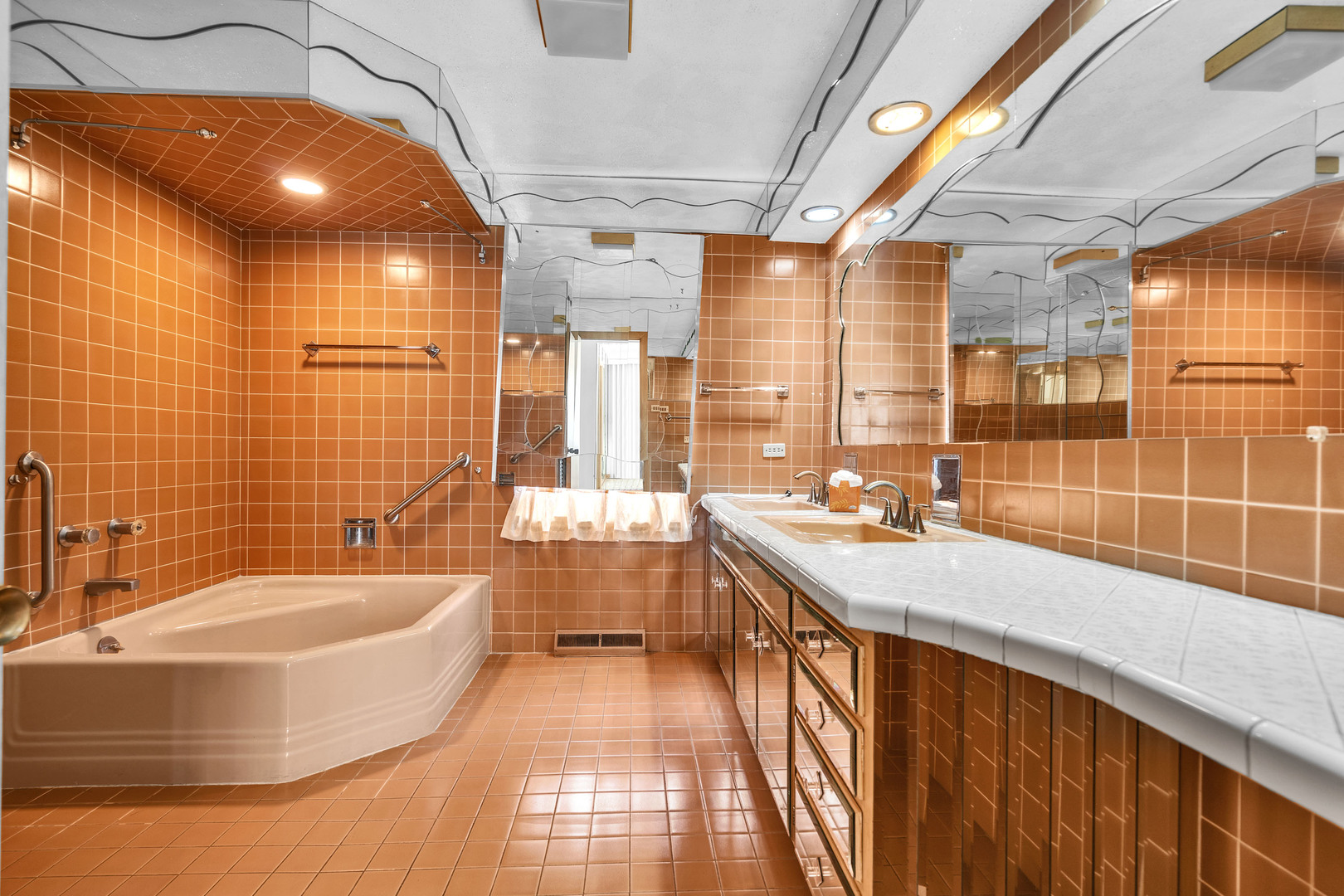 9358 S Claremont Avenue, Chicago, IL 60643