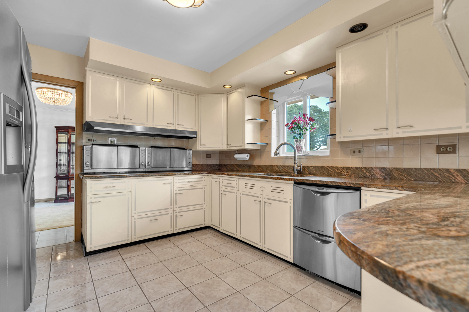 9358 S Claremont Avenue, Chicago, IL 60643