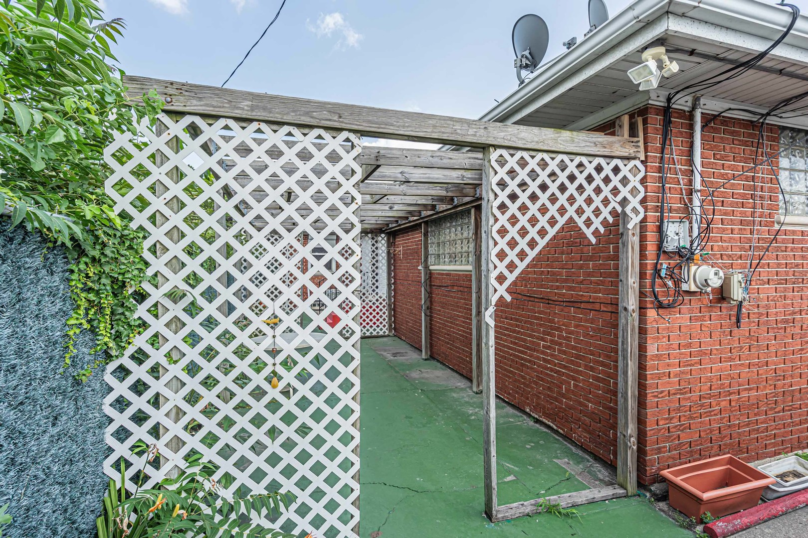 9358 S Claremont Avenue, Chicago, IL 60643