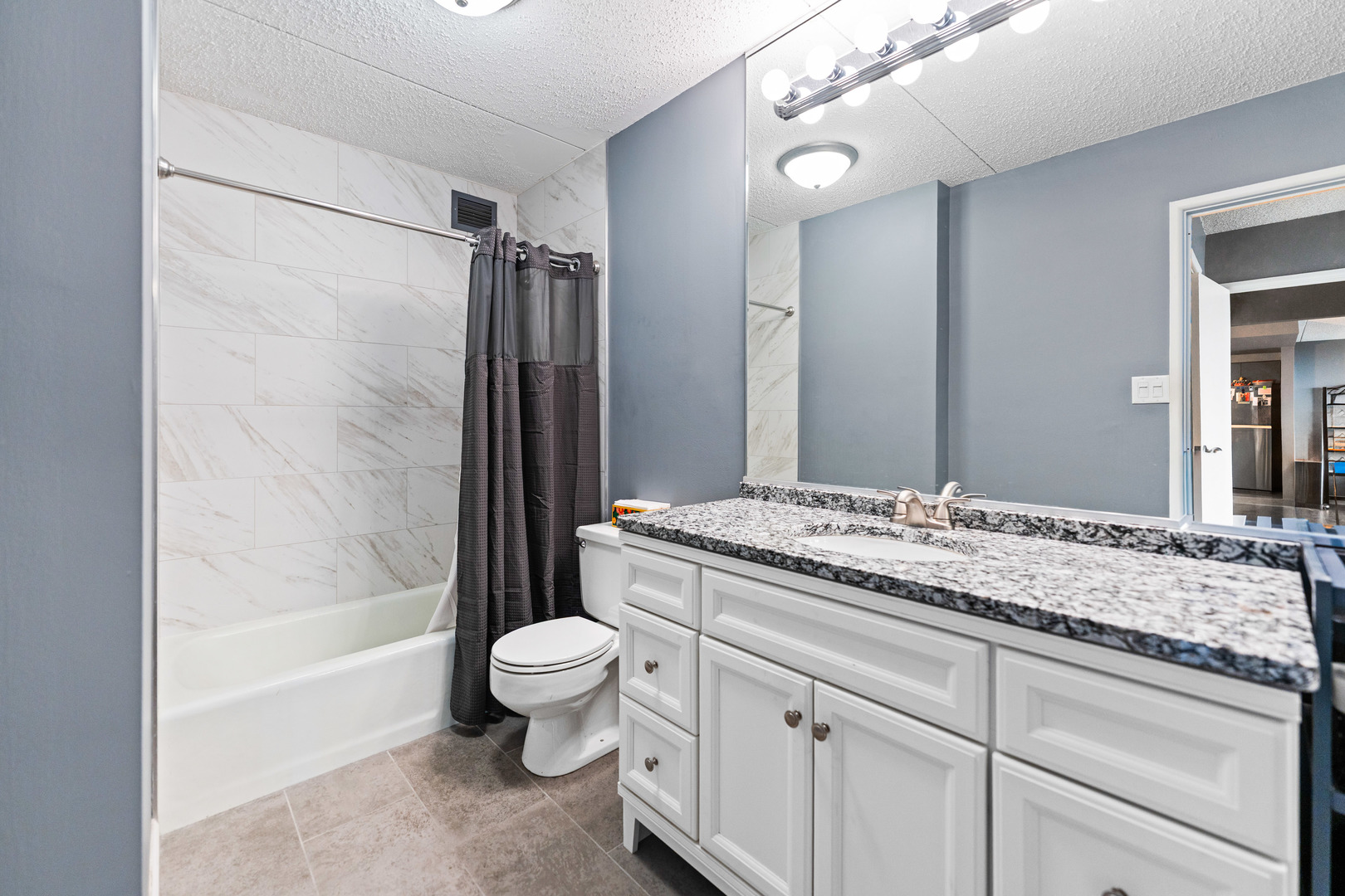 2005 S Finley Road #1102, Lombard, IL 60148