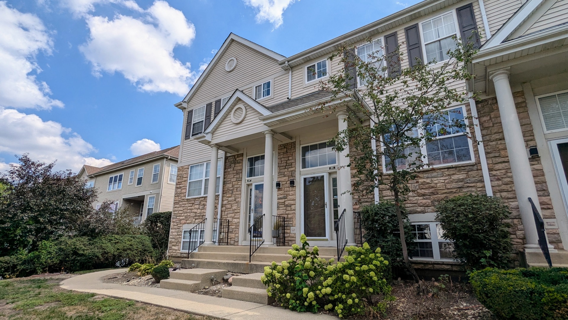 852 S Insignia Court #852, Palatine, IL 60067