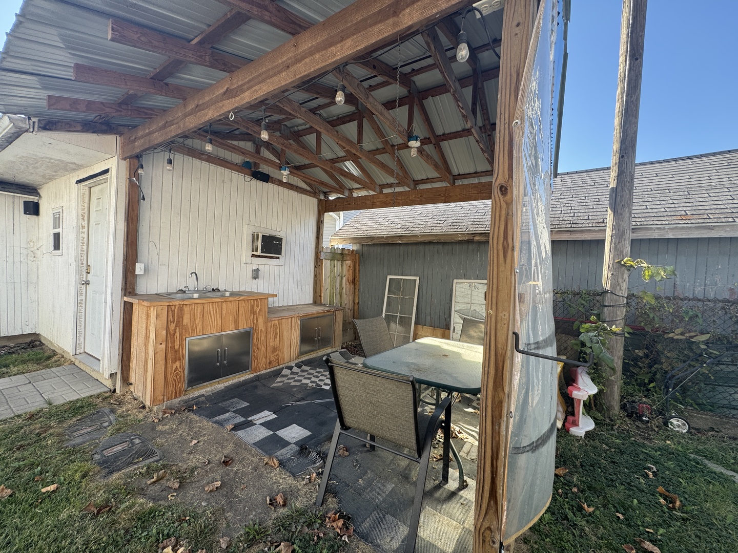 219 S Jackson Street, Clinton, IL 61727