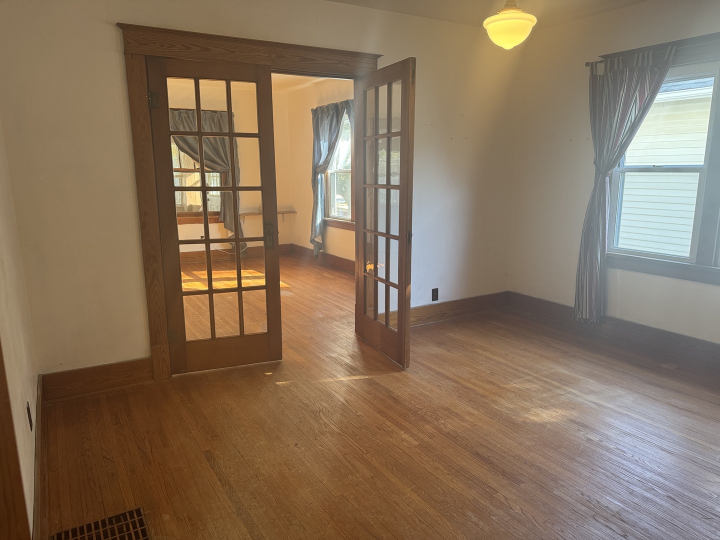 219 S Jackson Street, Clinton, IL 61727