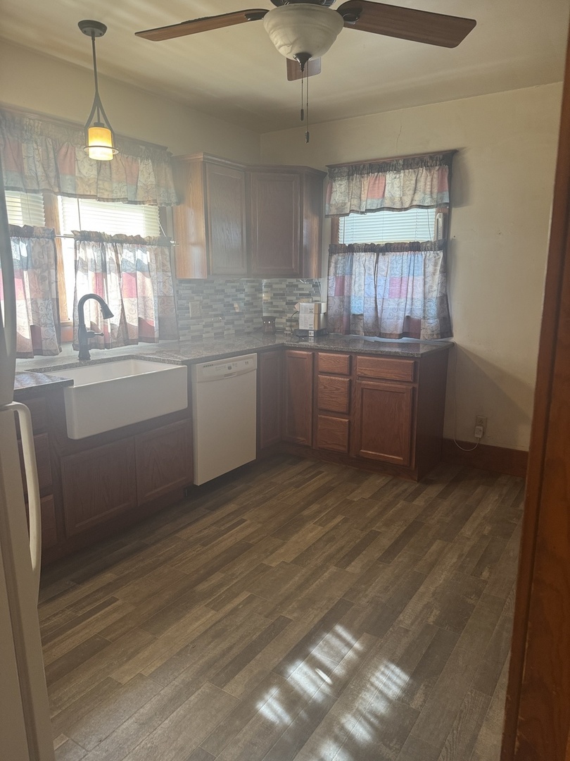 219 S Jackson Street, Clinton, IL 61727