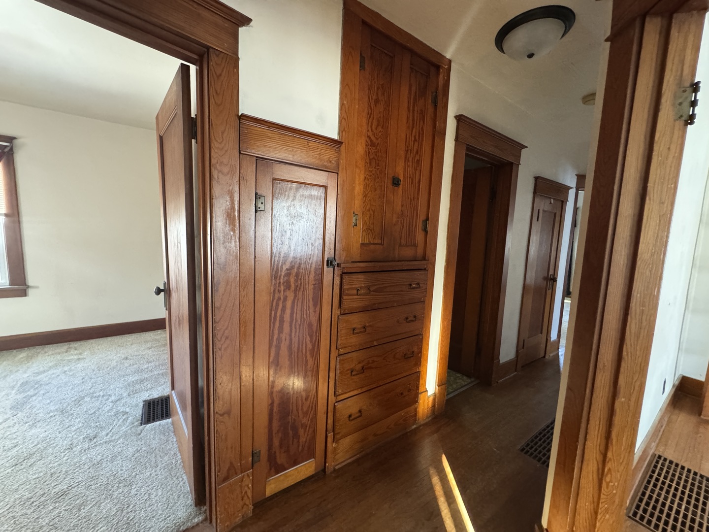 219 S Jackson Street, Clinton, IL 61727