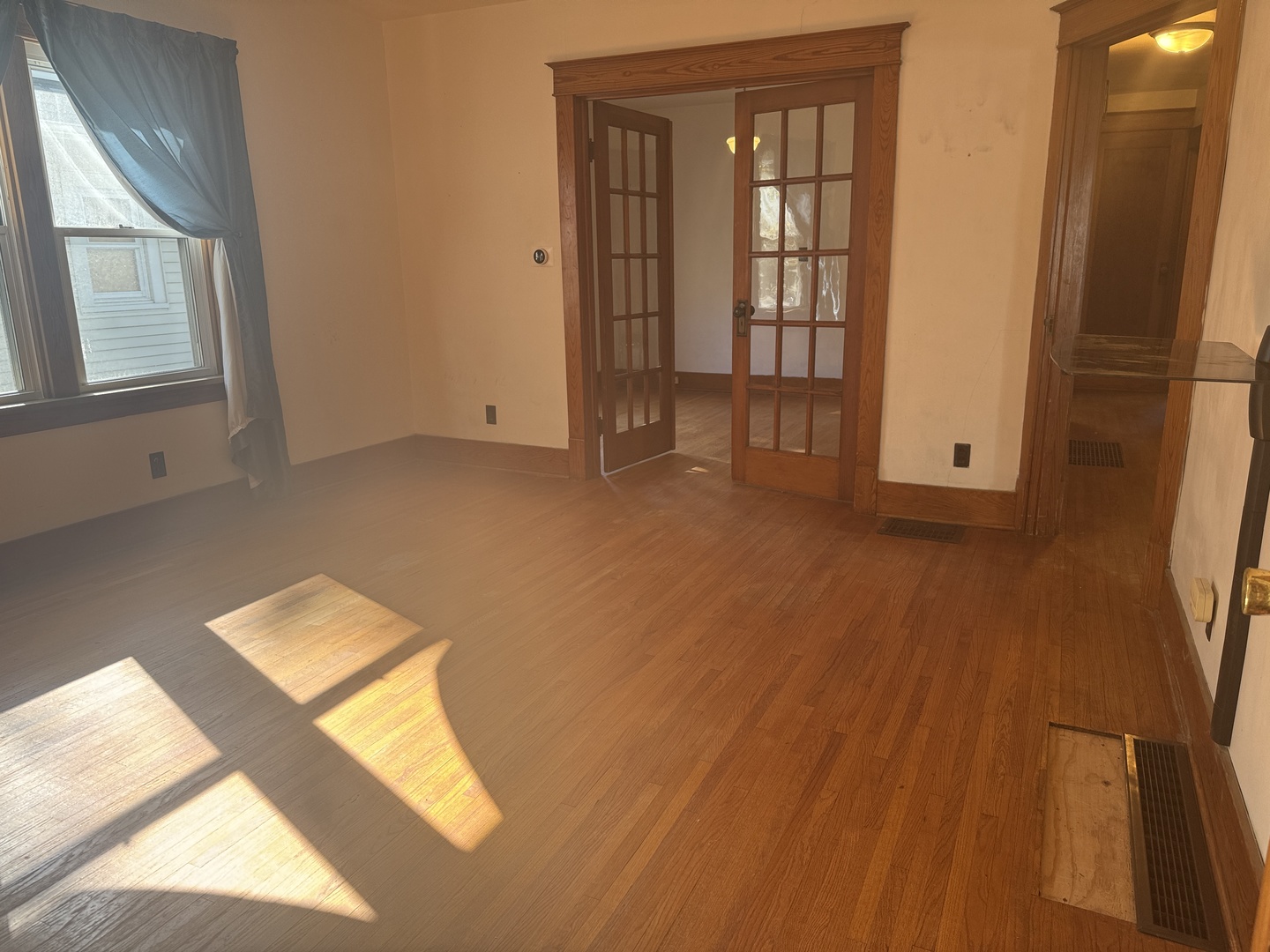 219 S Jackson Street, Clinton, IL 61727