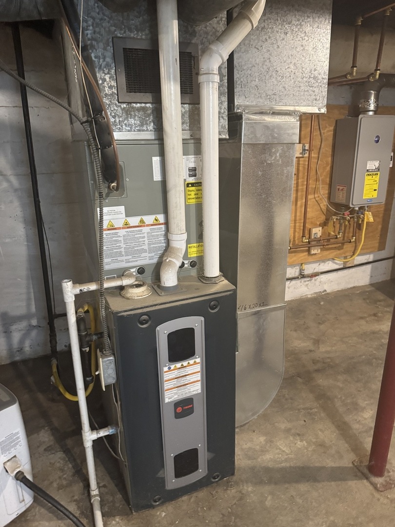 219 S Jackson Street, Clinton, IL 61727