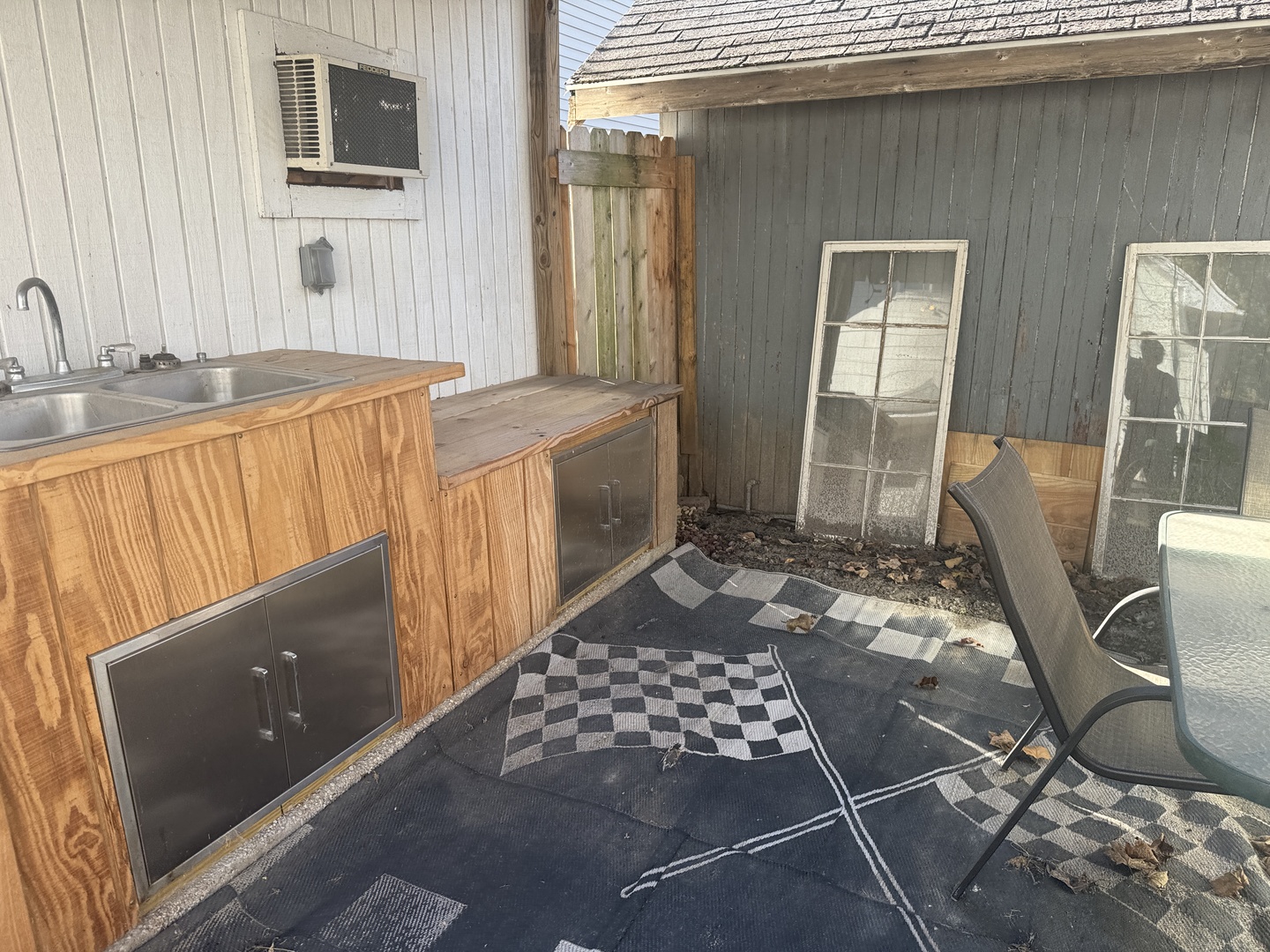 219 S Jackson Street, Clinton, IL 61727