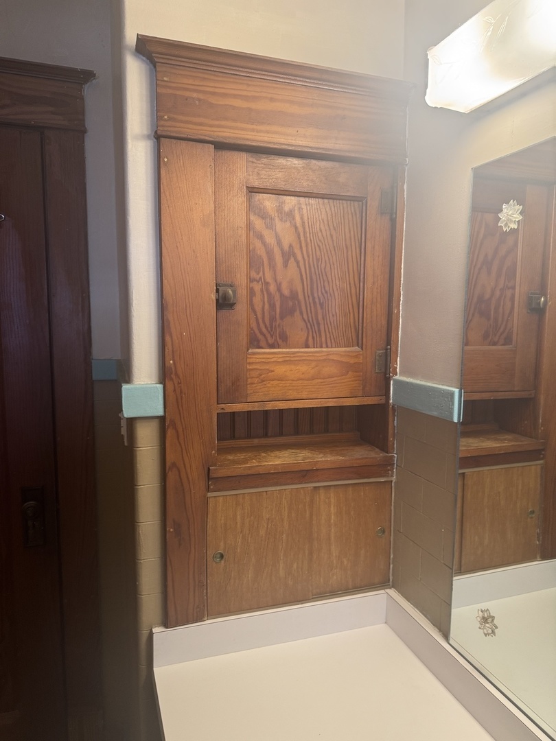 219 S Jackson Street, Clinton, IL 61727