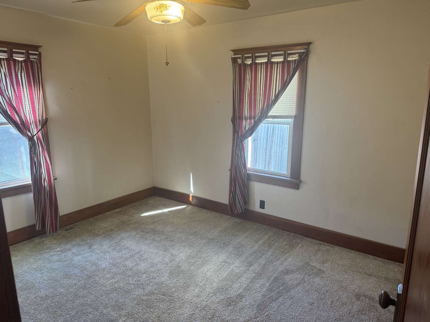 219 S Jackson Street, Clinton, IL 61727