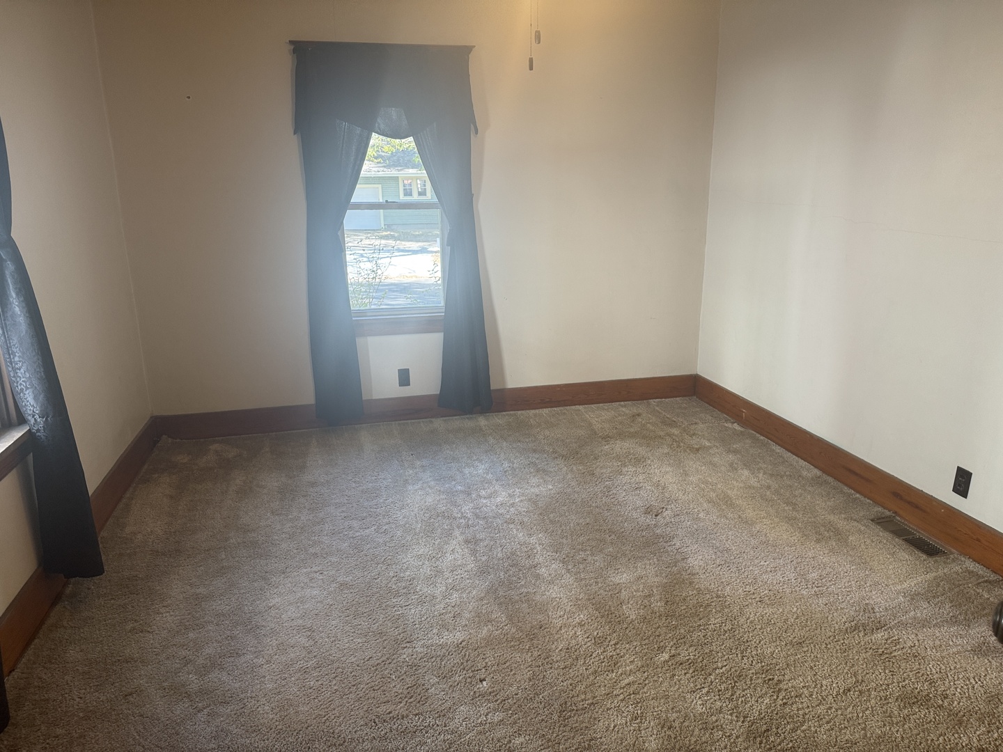 219 S Jackson Street, Clinton, IL 61727