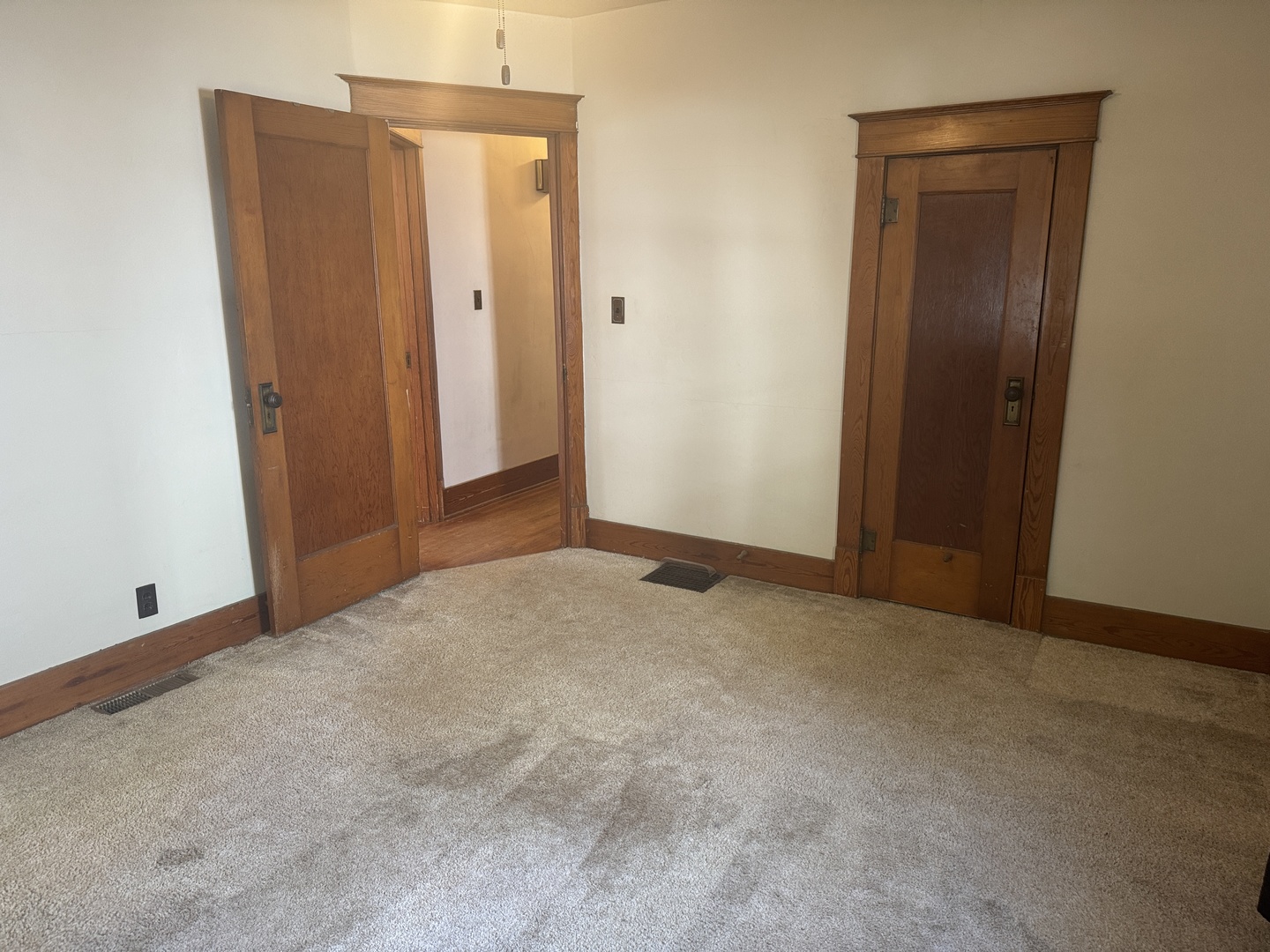 219 S Jackson Street, Clinton, IL 61727