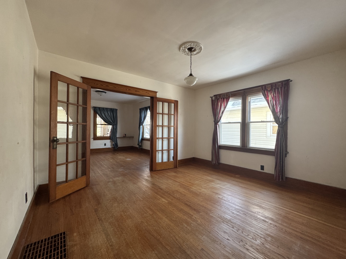 219 S Jackson Street, Clinton, IL 61727