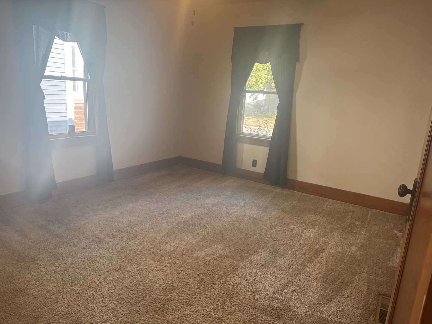 219 S Jackson Street, Clinton, IL 61727