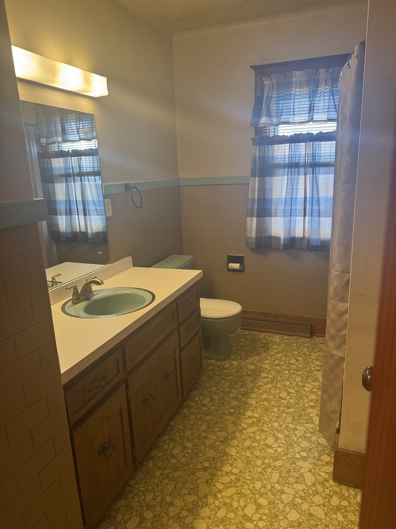 219 S Jackson Street, Clinton, IL 61727