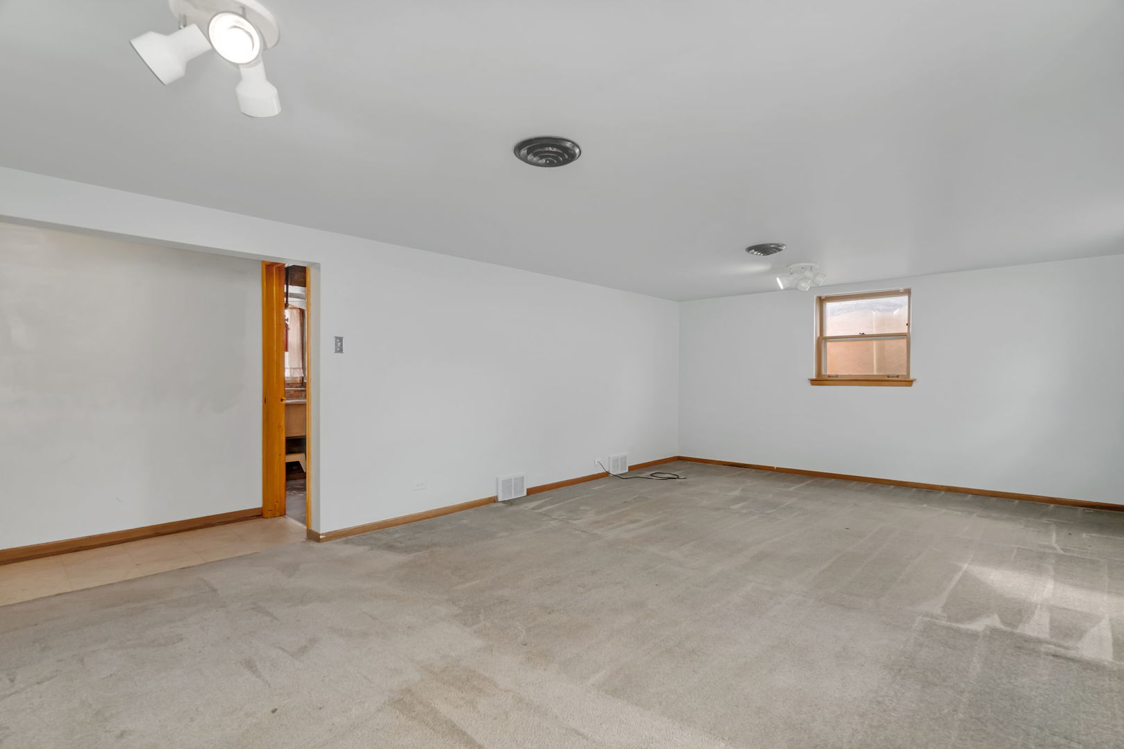 8844 S Francisco Avenue, Evergreen Park, IL 60805