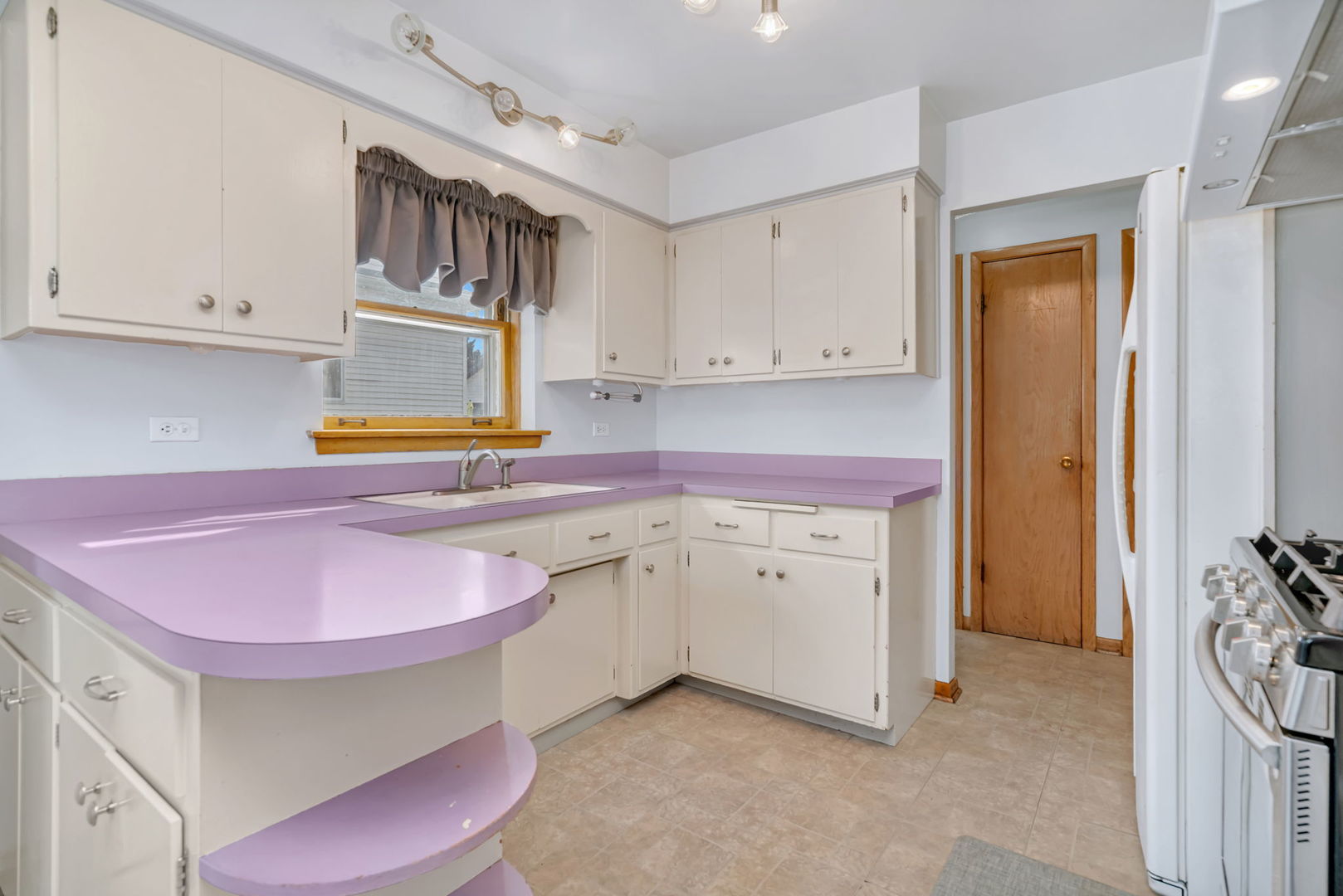 8844 S Francisco Avenue, Evergreen Park, IL 60805