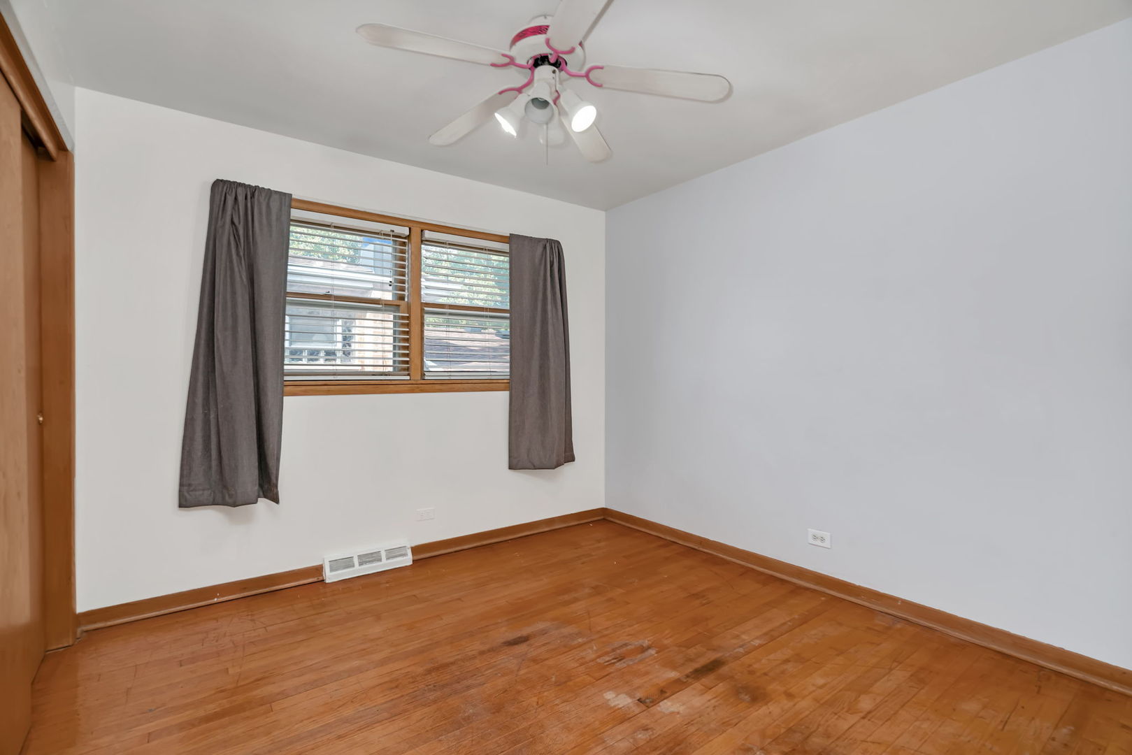 8844 S Francisco Avenue, Evergreen Park, IL 60805