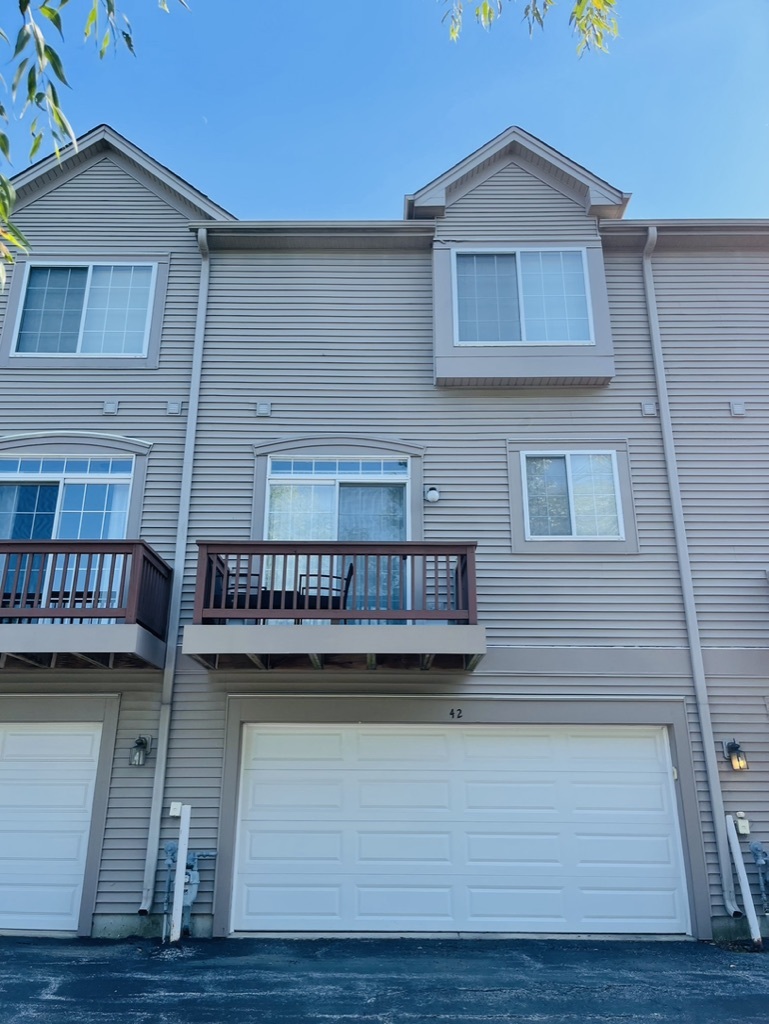 42 village station Lane, Grayslake, IL 60030